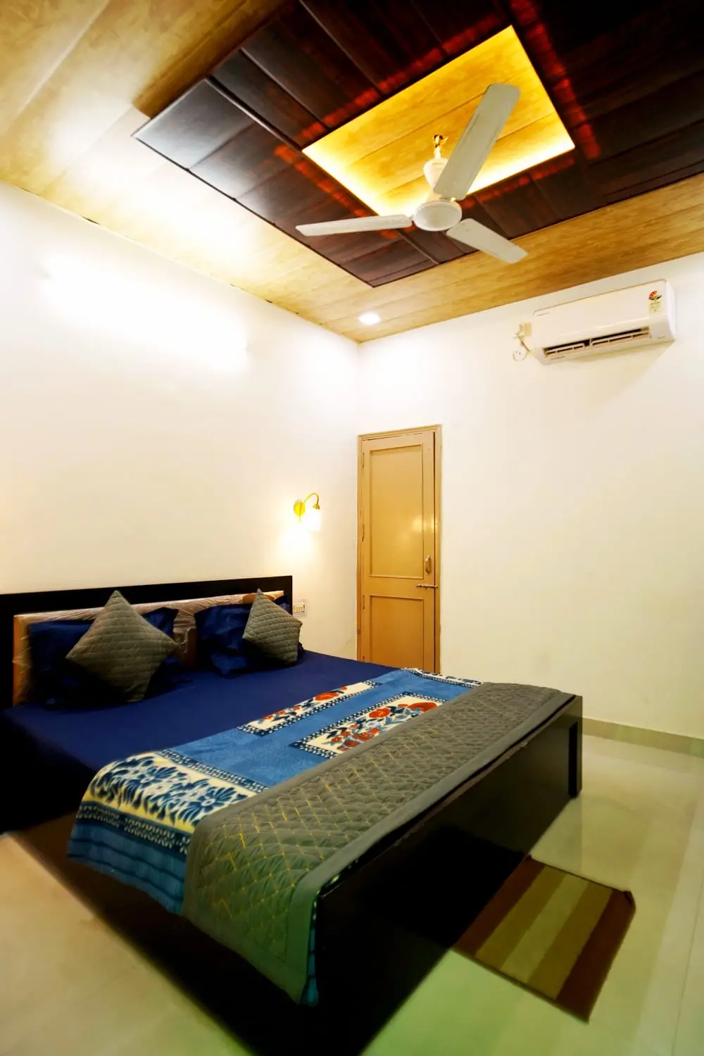 Economy Room