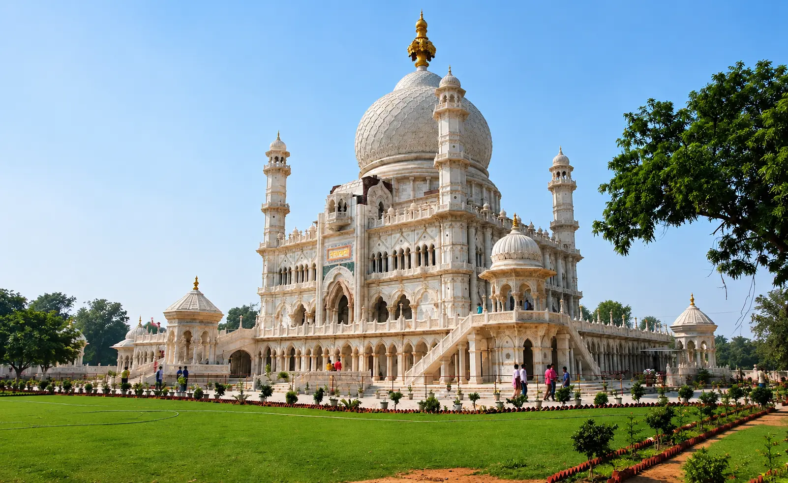 Top Places to Visit Near Basant Niwas in Agra